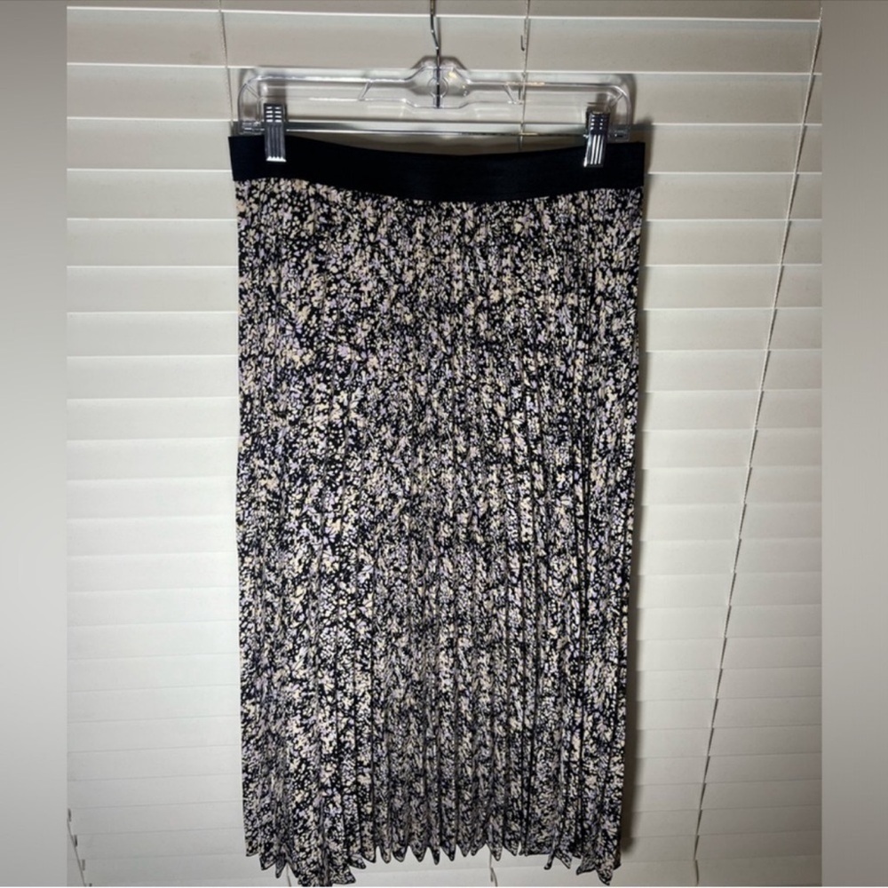 MEDIUM VINCE Vince Camuto Ladies Pleated
Midi Skirt - Picture 6 of 9